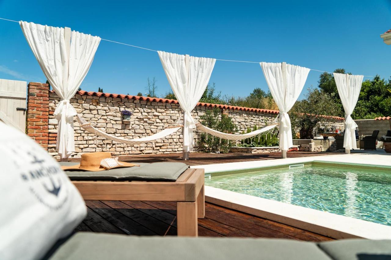Ferienwohnungen VI La Mare With Heated Pool Zadar Ngoại thất bức ảnh