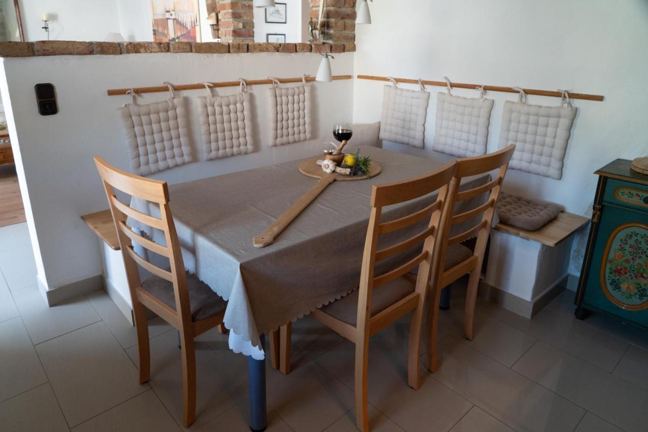 Ferienwohnungen VI La Mare With Heated Pool Zadar Ngoại thất bức ảnh