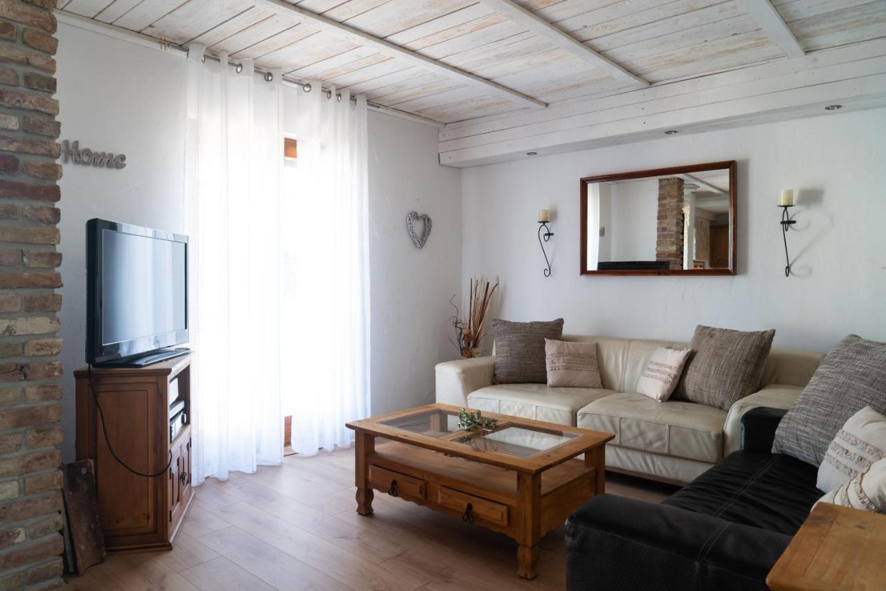 Ferienwohnungen VI La Mare With Heated Pool Zadar Ngoại thất bức ảnh