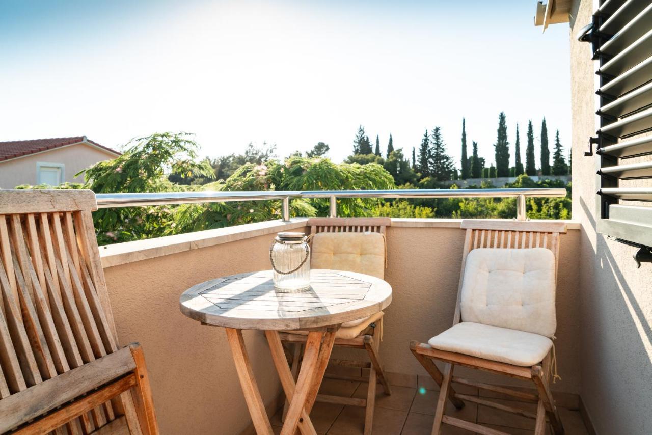 Ferienwohnungen VI La Mare With Heated Pool Zadar Ngoại thất bức ảnh