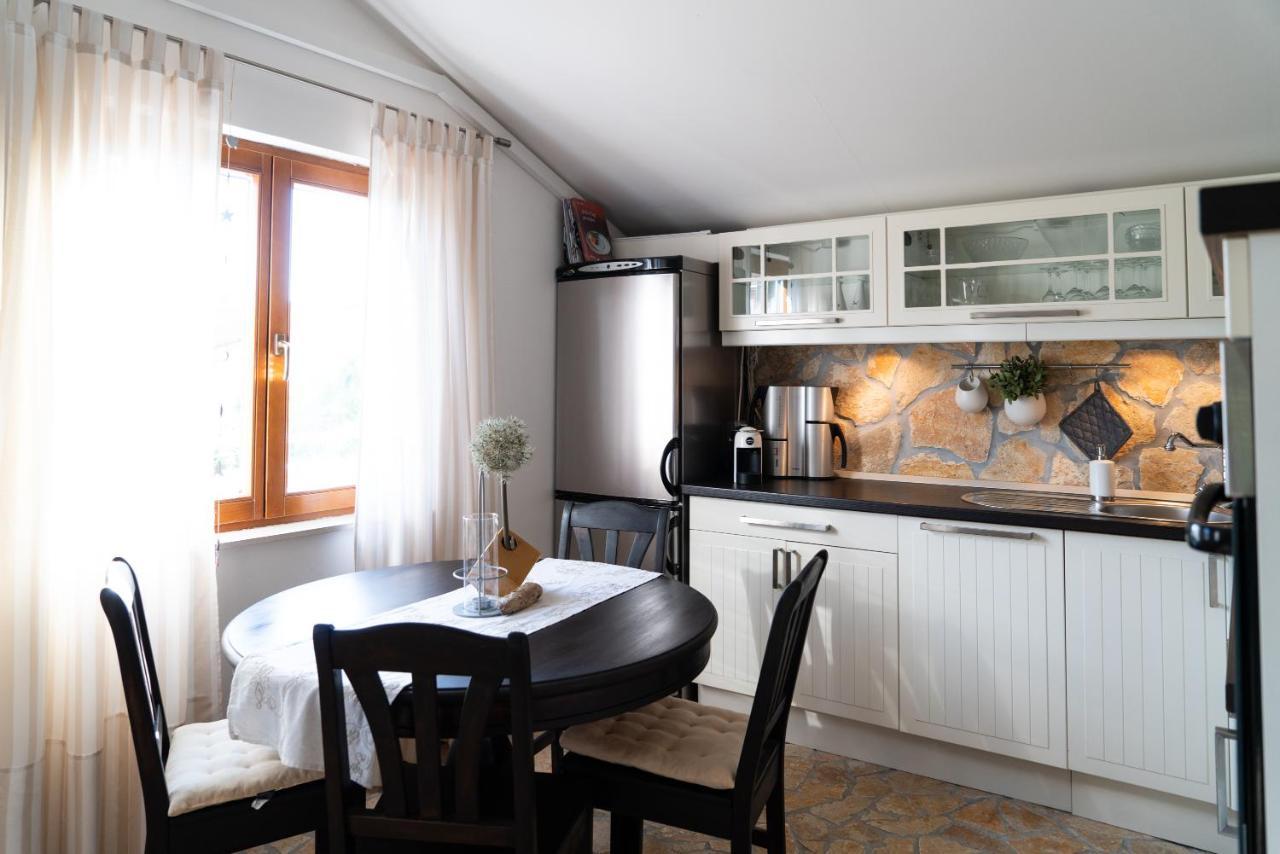 Ferienwohnungen VI La Mare With Heated Pool Zadar Ngoại thất bức ảnh