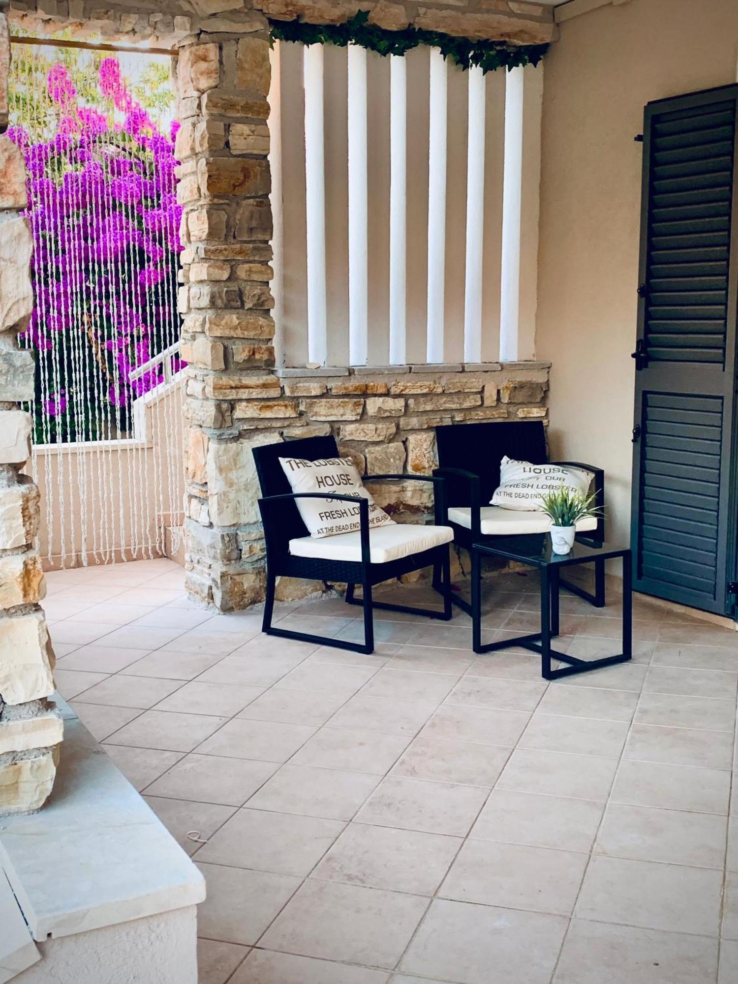 Ferienwohnungen VI La Mare With Heated Pool Zadar Ngoại thất bức ảnh