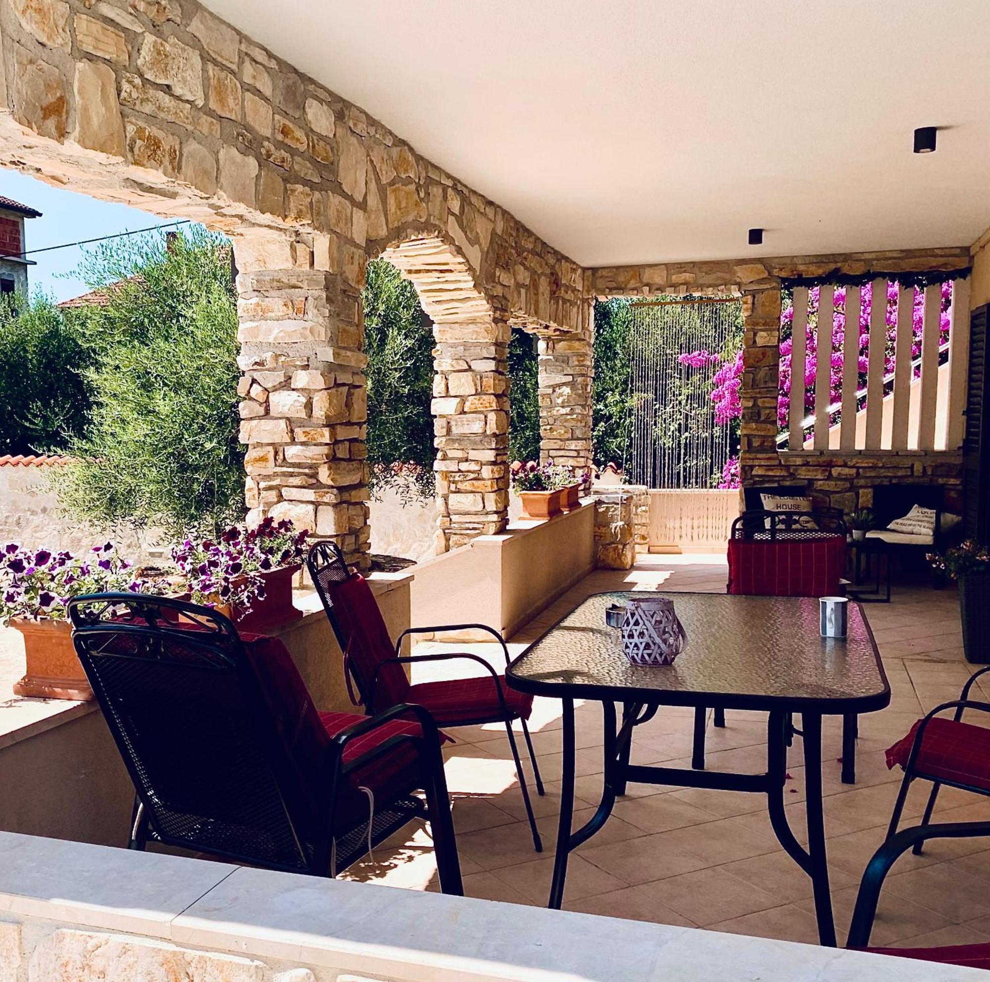 Ferienwohnungen VI La Mare With Heated Pool Zadar Ngoại thất bức ảnh